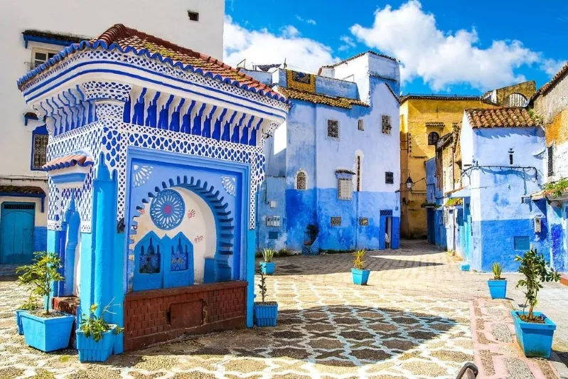  A scenic view of Chefchaouen, Morocco, showcasing its iconic blue buildings and vibrant streets, ideal for tours. 
